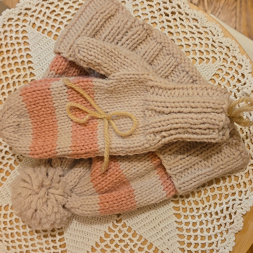 Childs pink and tan knit hat and gloves